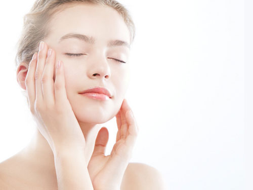 美白精华液怎么用?白天可以用美白精华吗-新生