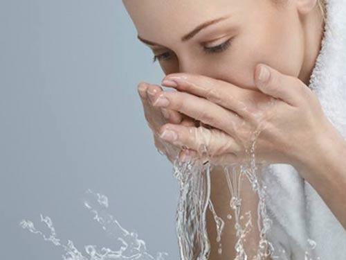 冷水洗脸好还是热水洗脸好