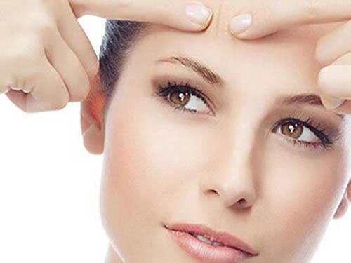 额头长痘痘原因额头长痘痘怎么办_知识百科_中国美容美体网