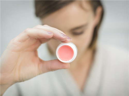 润色护唇膏是什么
