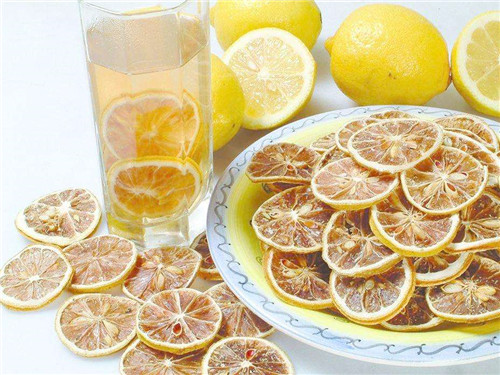 干柠檬片泡水能减肥吗