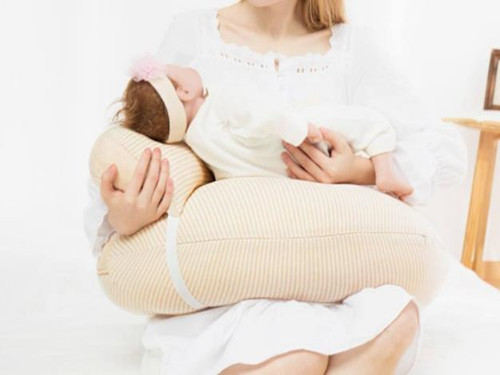 新生儿吃奶频繁睡觉短怎么办