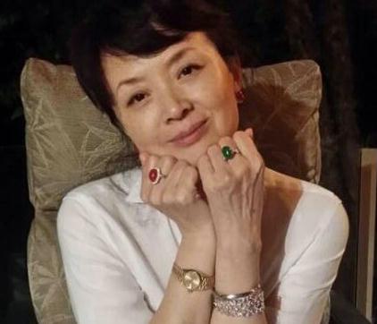 《红楼梦》尤三姐年近50风韵犹存