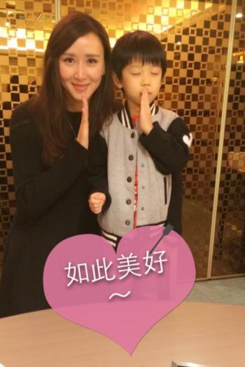 胡静庆36岁生日 儿子为妈妈祈祷被赞