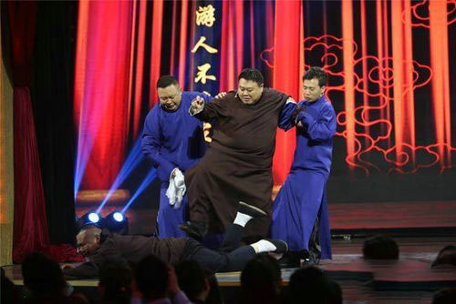 谁是一哥?岳云鹏遭于谦暴打视频