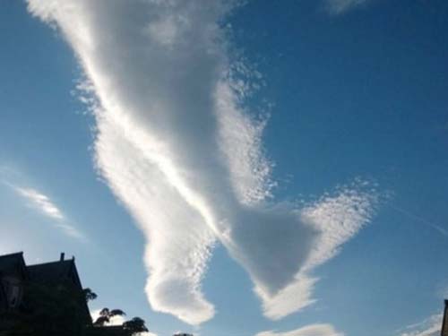 放下手机多走一走领略自然的美 天空现上帝之