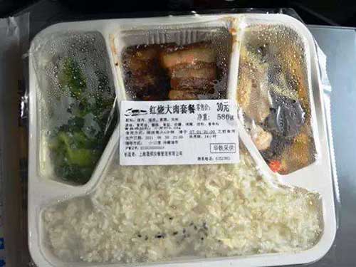 高铁盒饭制作过程 需要12道程序10个小时完成-声色生活-中国美容美体网