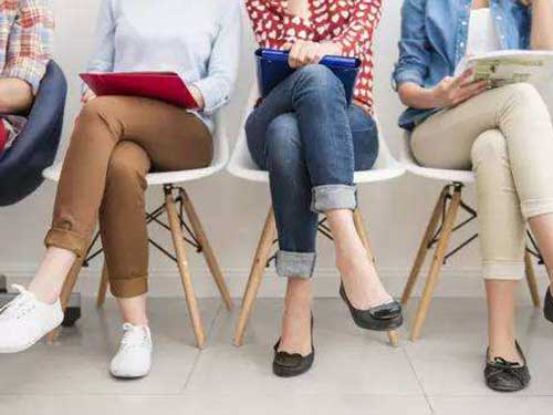 跷二郎腿的危害 坐姿端正减少跷二郎腿-养生防