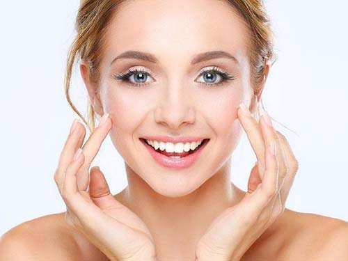 皮肤干燥起皮怎么办 补水保湿做个水润女人