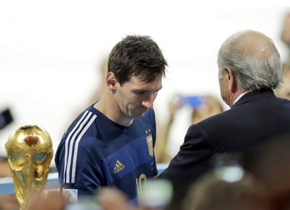 梅西世界杯获得金球奖 波巴最佳年轻球员称号