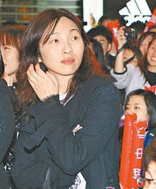 英皇一哥娶妻助手陈英雪,绯闻对象始终如一-维