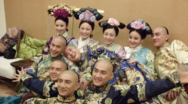 古装戏幕后欢乐搞笑 《甄嬛传》古装和现实的