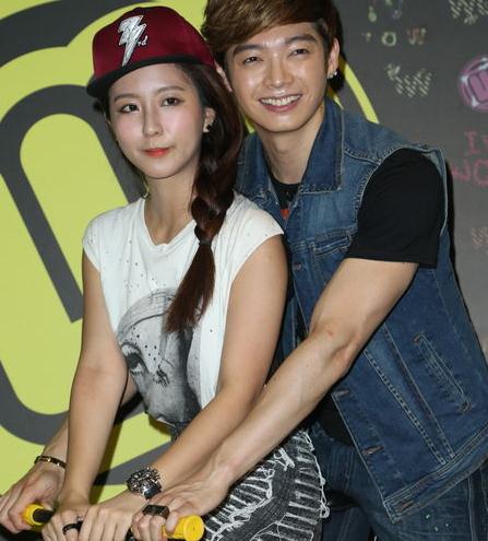 辰亦儒绯闻女友周晓涵为其自创品牌站台力挺辰