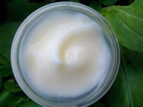 宝宝脸上长小白点